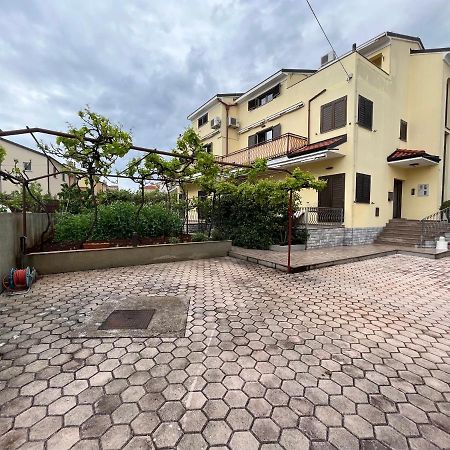 Holiday Apartments Sonne Ровінь Екстер'єр фото