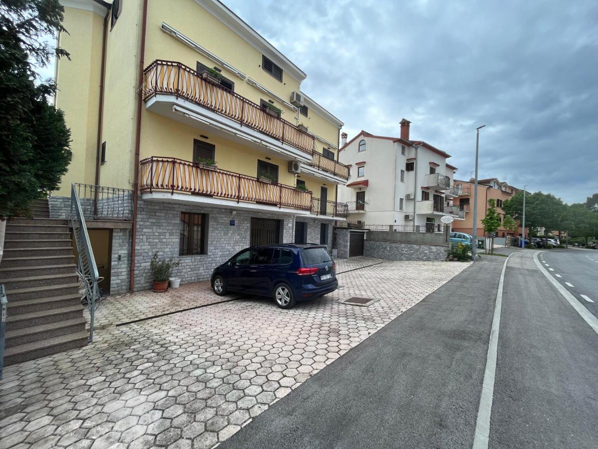 Holiday Apartments Sonne Ровінь Екстер'єр фото