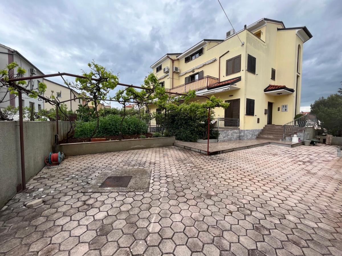 Holiday Apartments Sonne Ровінь Екстер'єр фото
