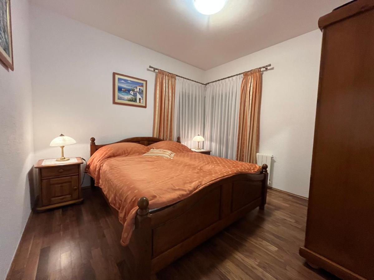 Holiday Apartments Sonne Ровінь Екстер'єр фото